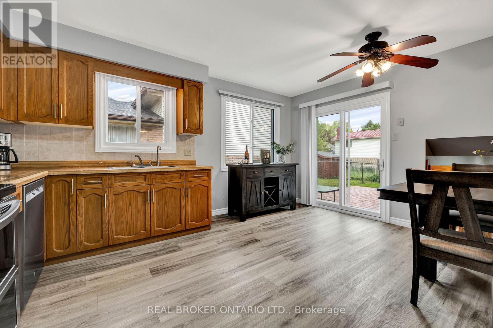 483 Northlake Drive, Waterloo, Ontario  N2V 2A4 - Photo 7 - X12181423