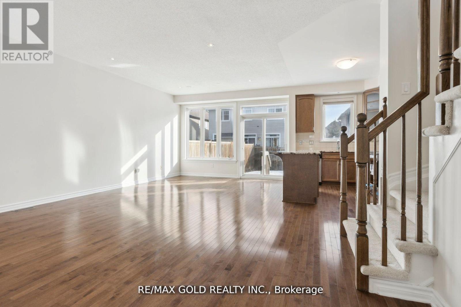906 Verbena Crescent, Ottawa, Ontario  K1T 0K4 - Photo 6 - X12181467