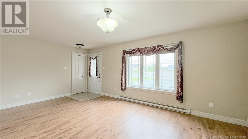 741 Principale, Beresford, New Brunswick  E8K 1W6 - Photo 11 - NB112971