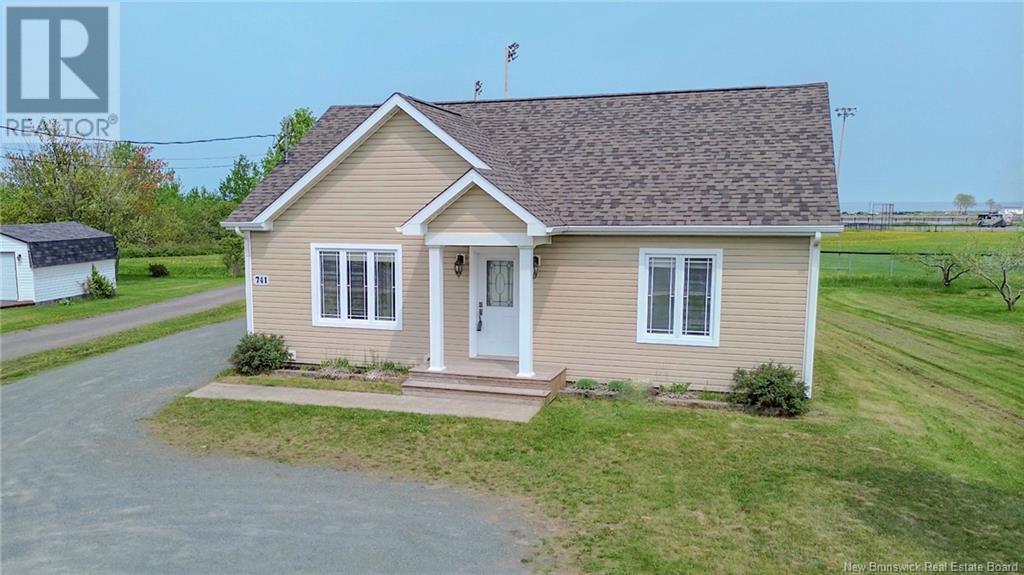 741 Principale, Beresford, New Brunswick  E8K 1W6 - Photo 2 - NB112971
