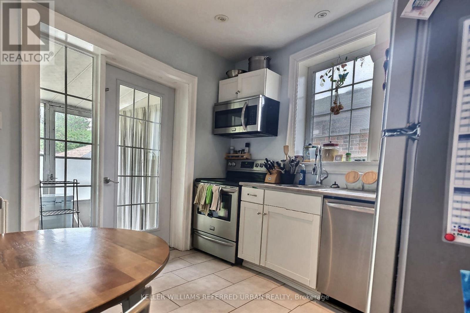 Main Floor - 111 Clovelly Avenue, Toronto, Ontario  M6E 2E7 - Photo 7 - C12181614