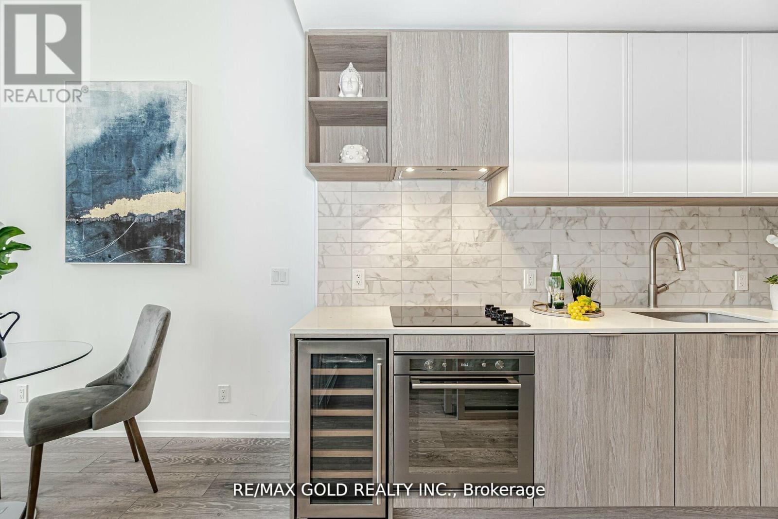 216 - 2020 Bathurst Street, Toronto (Humewood-Cedarvale), Ontario  M5P 3L1 - Photo 11 - C12181665