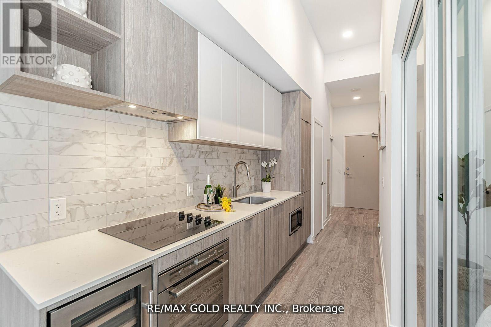 216 - 2020 Bathurst Street, Toronto (Humewood-Cedarvale), Ontario  M5P 3L1 - Photo 8 - C12181665