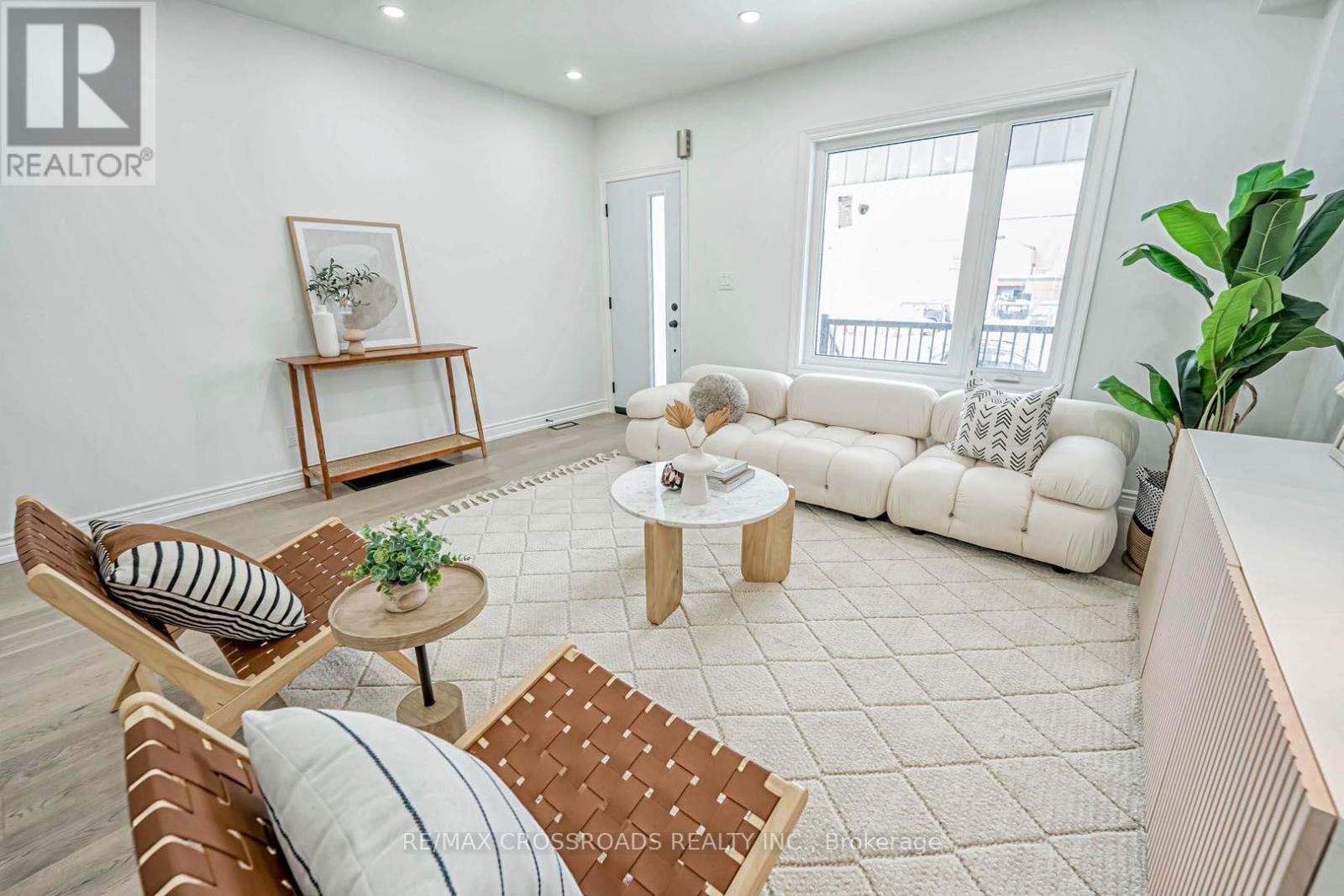 548 Glebeholme Boulevard, Toronto (Danforth), Ontario  M4C 1V4 - Photo 6 - E12181587
