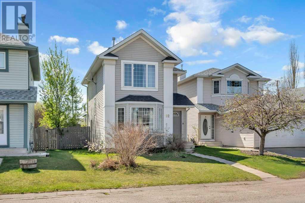 Property at 92 Covewood Park NE image 2