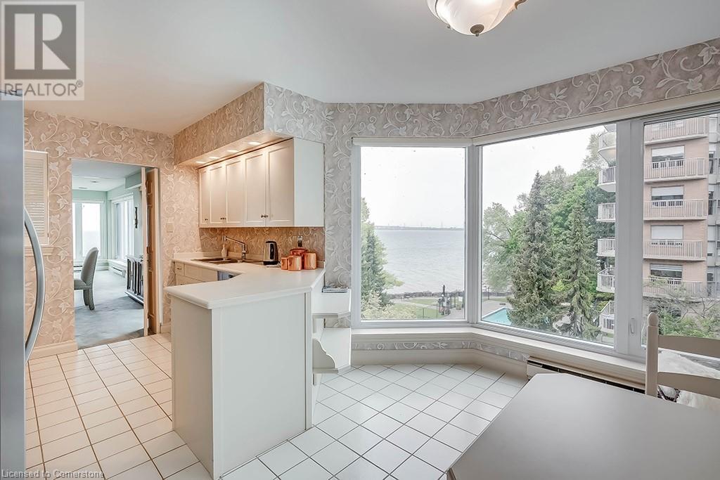 2220 Lakeshore Road Unit# 23, Burlington, Ontario  L7R 4G7 - Photo 14 - 40731010