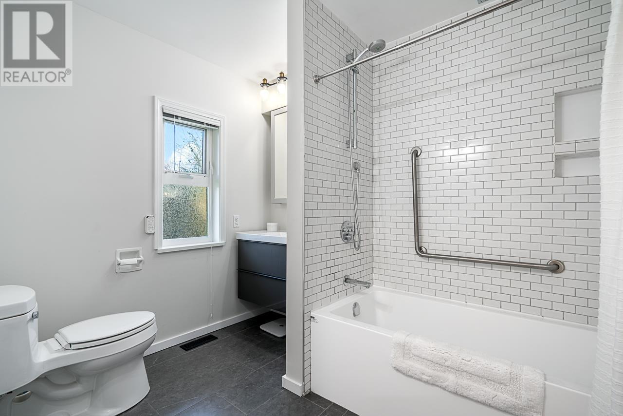 2940 Colwood Drive, North Vancouver, British Columbia  V7R 3M9 - Photo 23 - R3008721