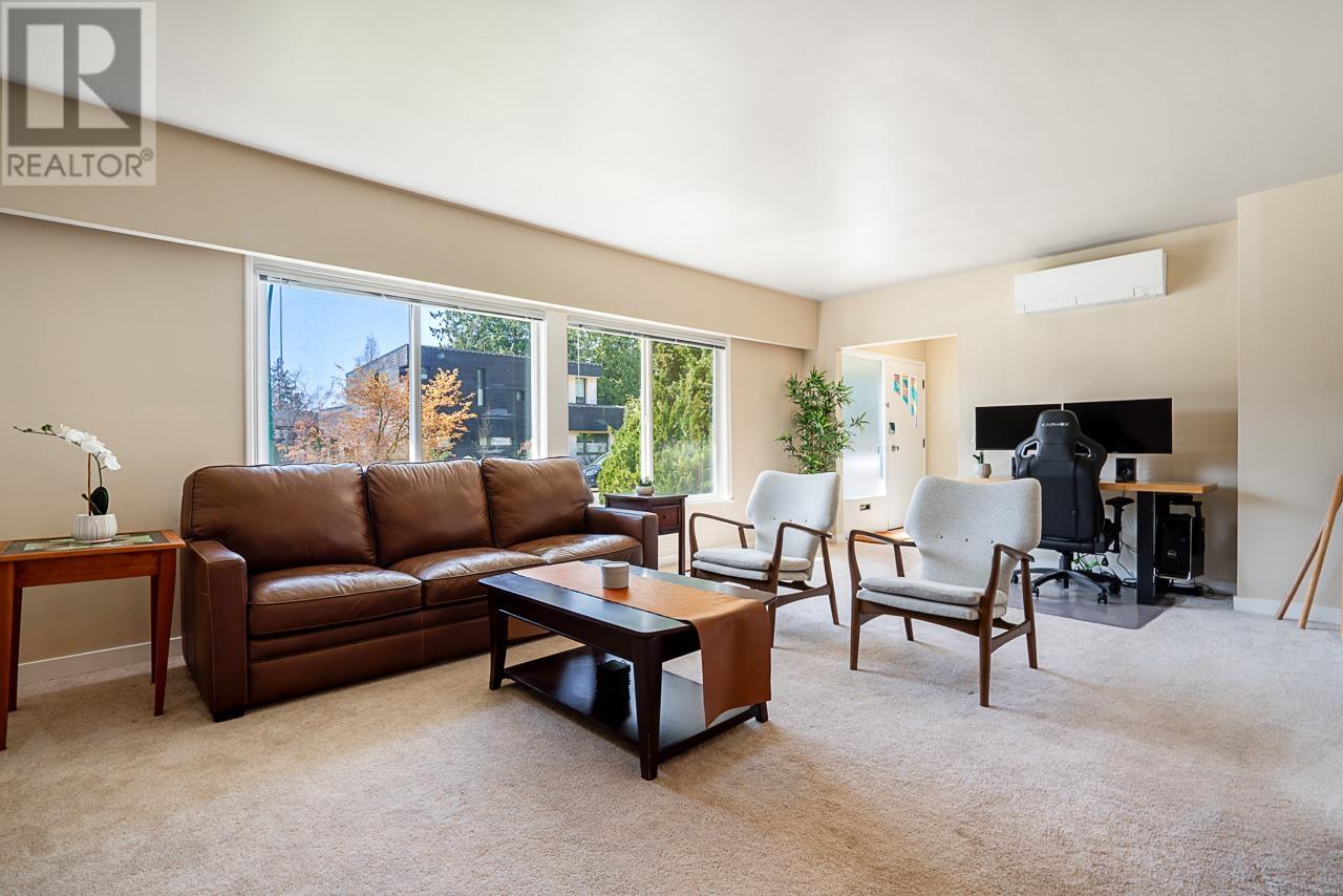 2940 Colwood Drive, North Vancouver, British Columbia  V7R 3M9 - Photo 3 - R3008721