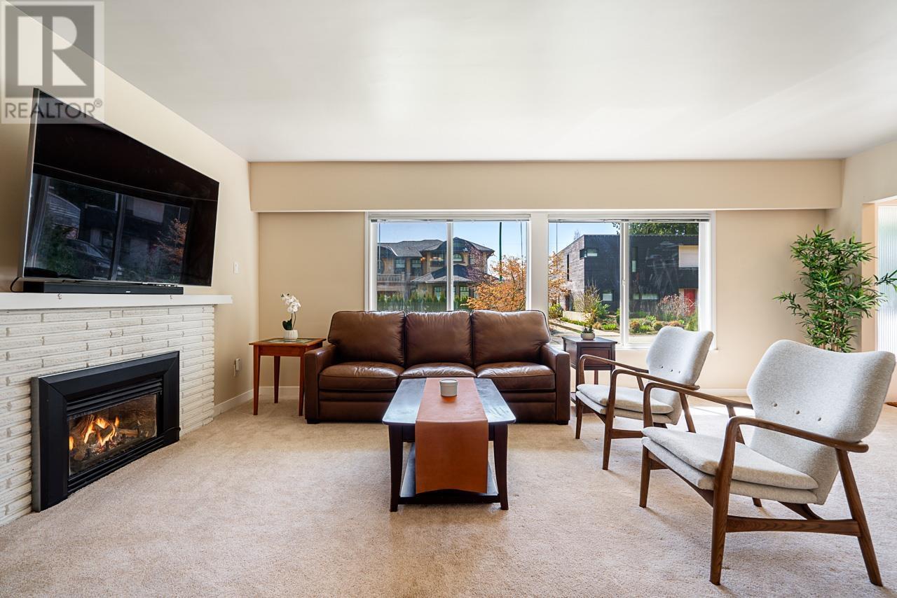 2940 Colwood Drive, North Vancouver, British Columbia  V7R 3M9 - Photo 4 - R3008721