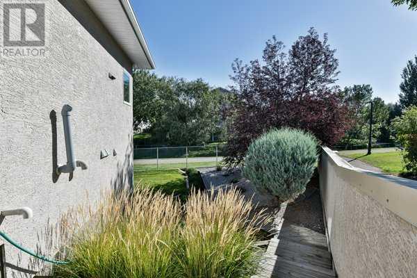 Property at 77 Fairmont Park Landing S image 4
