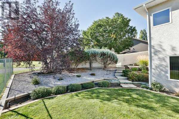 Property at 77 Fairmont Park Landing S image 5