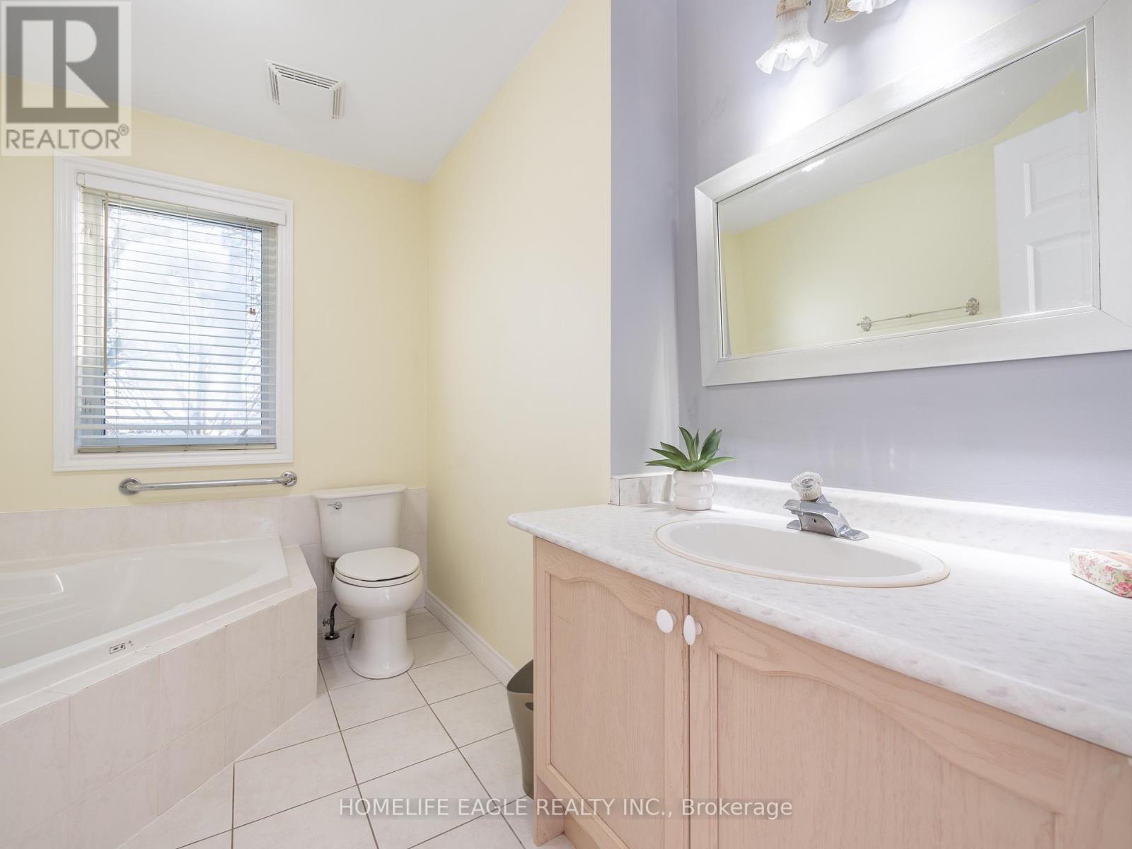 11 Knollside Drive, Richmond Hill (Mill Pond), Ontario  L4C 4W7 - Photo 17 - N12181603