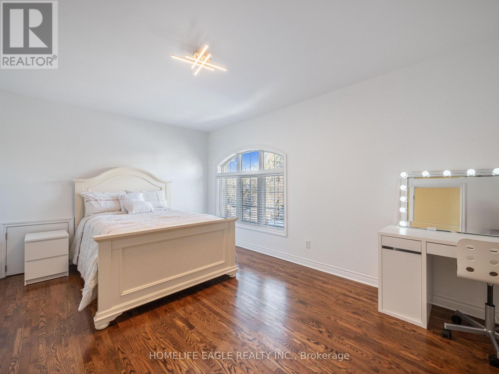 11 Knollside Drive, Richmond Hill (Mill Pond), Ontario  L4C 4W7 - Photo 19 - N12181603