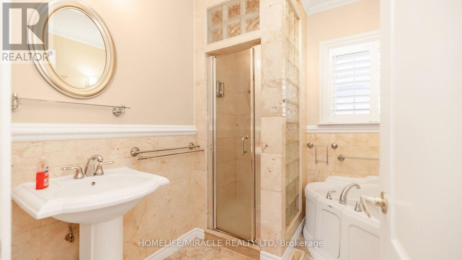 112 Troy Street, Mississauga (Mineola), Ontario  L5G 1S7 - Photo 17 - W12181046