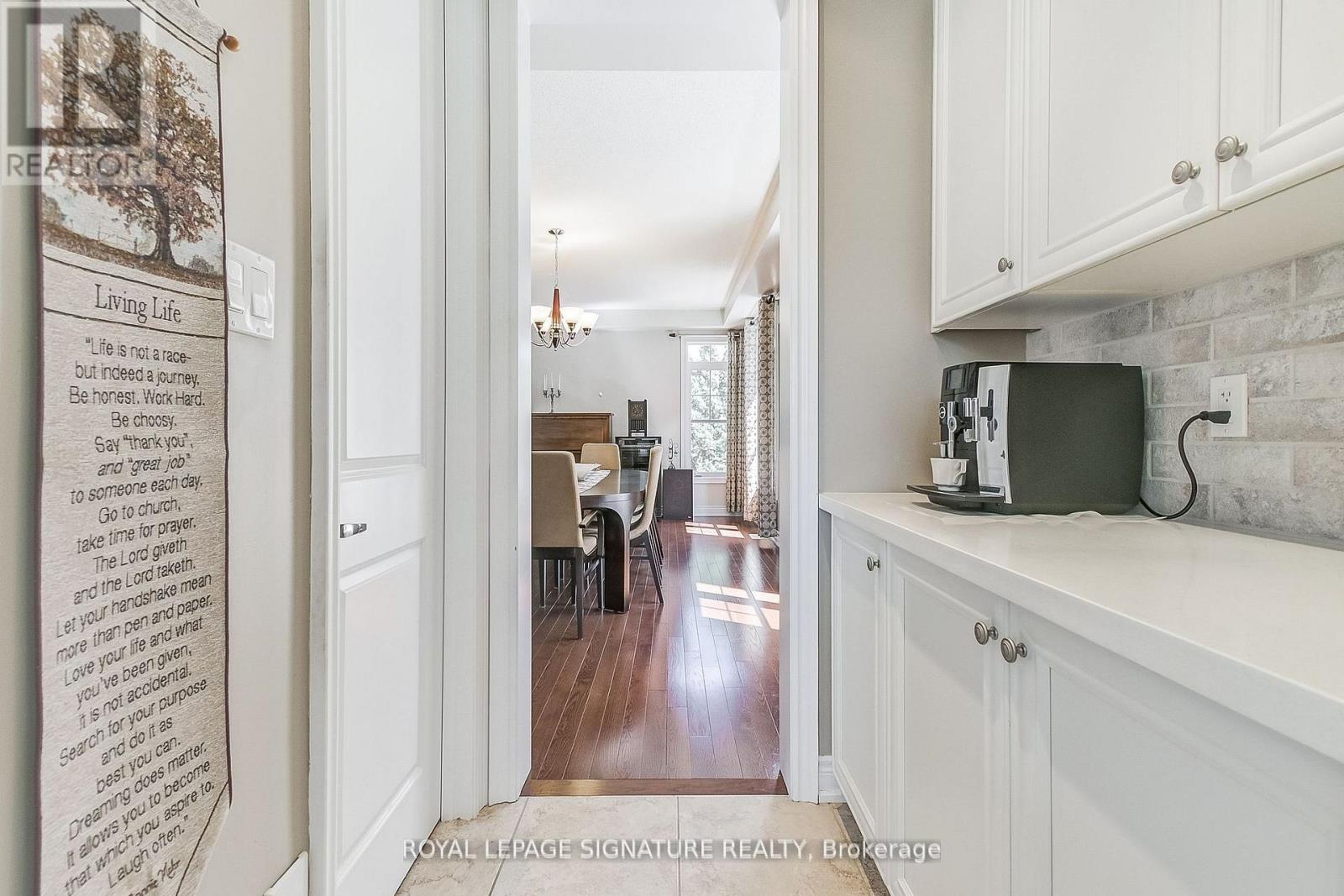18 Flanders Road, Brampton, Ontario  L6X 0W4 - Photo 17 - W12181476