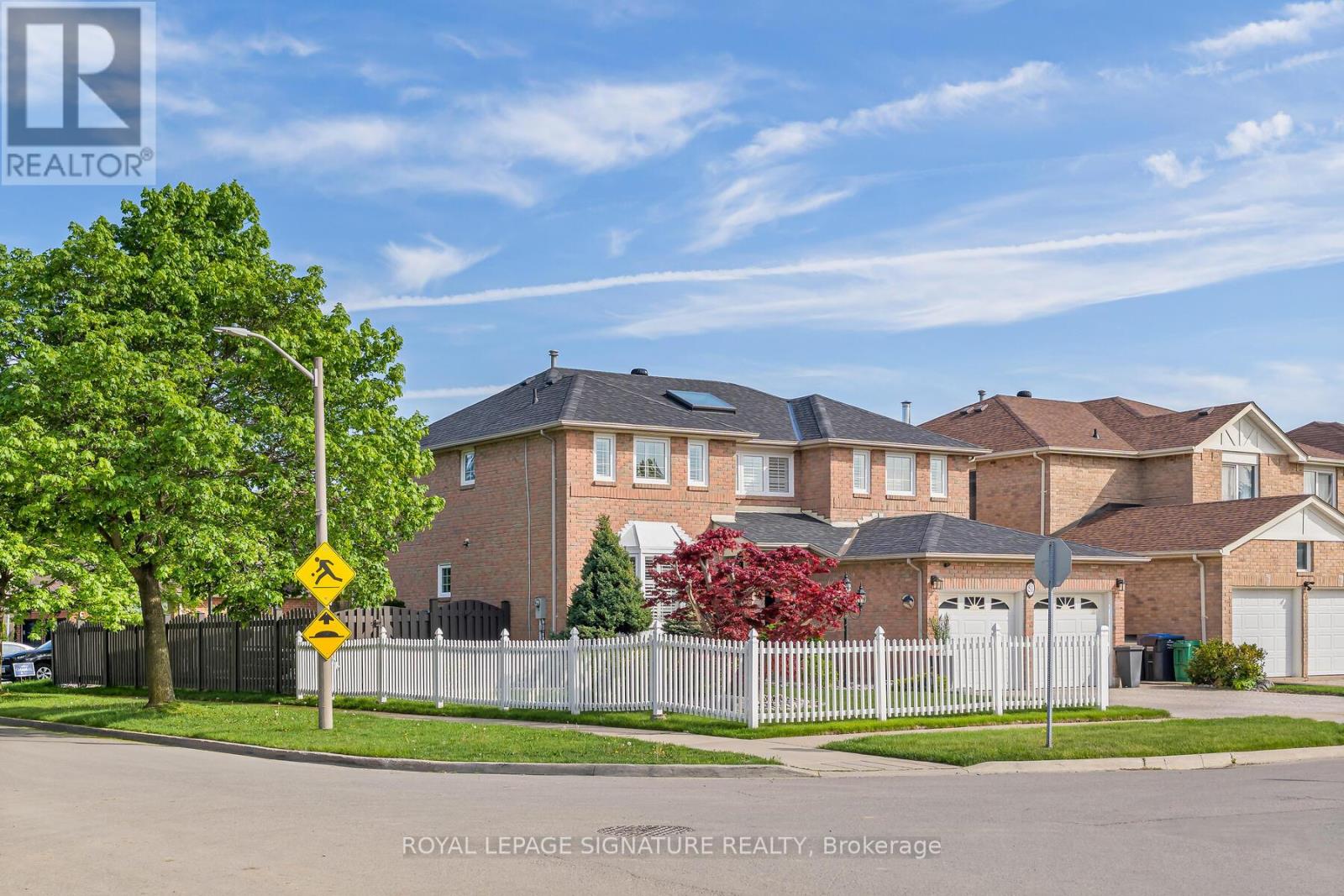 81 Parkside Drive, Brampton, Ontario  L6Y 3A2 - Photo 2 - W12181509