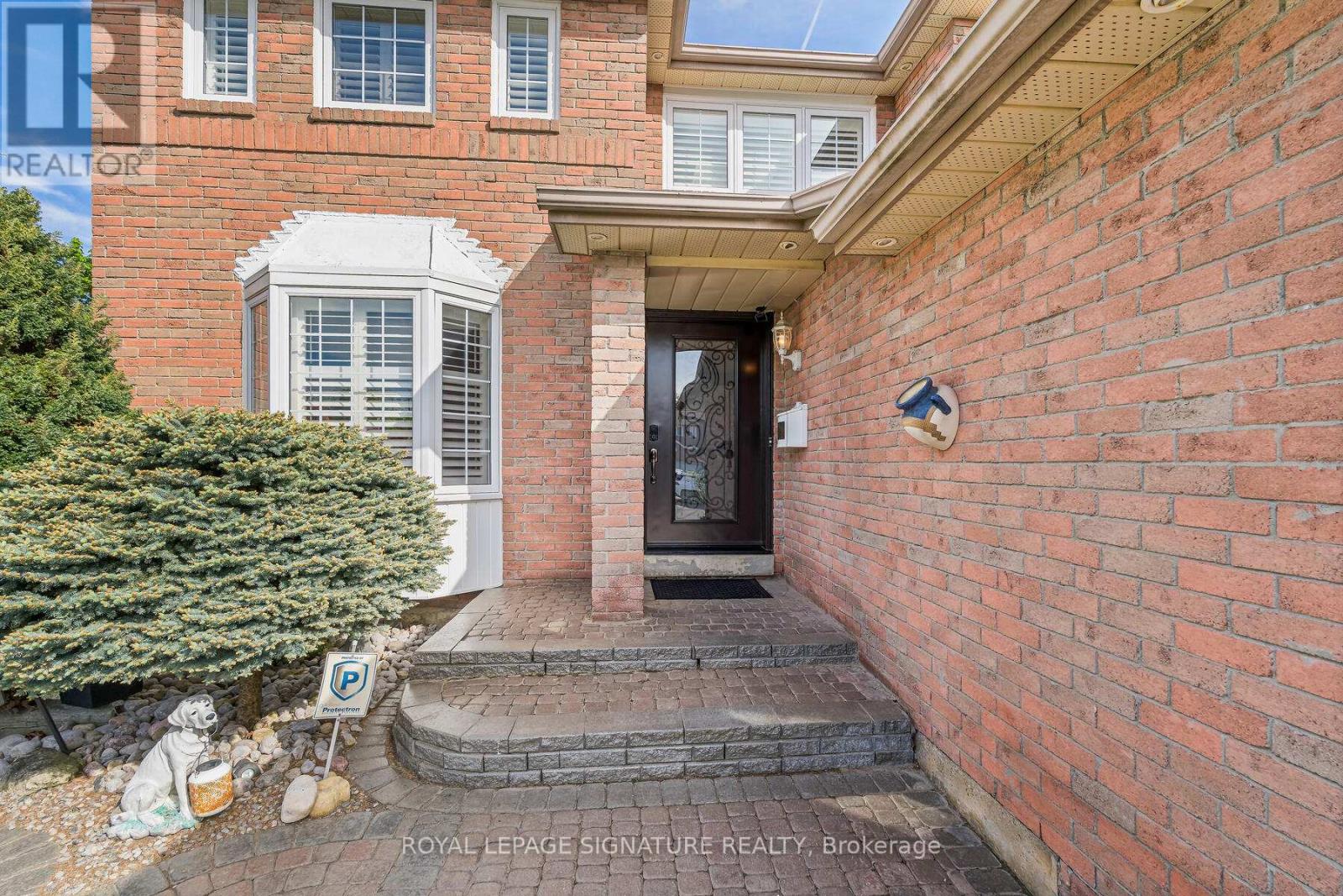 81 Parkside Drive, Brampton, Ontario  L6Y 3A2 - Photo 3 - W12181509