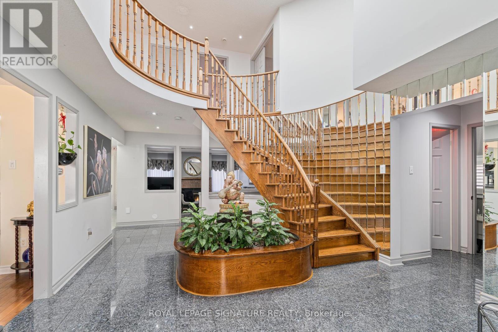 81 Parkside Drive, Brampton, Ontario  L6Y 3A2 - Photo 4 - W12181509