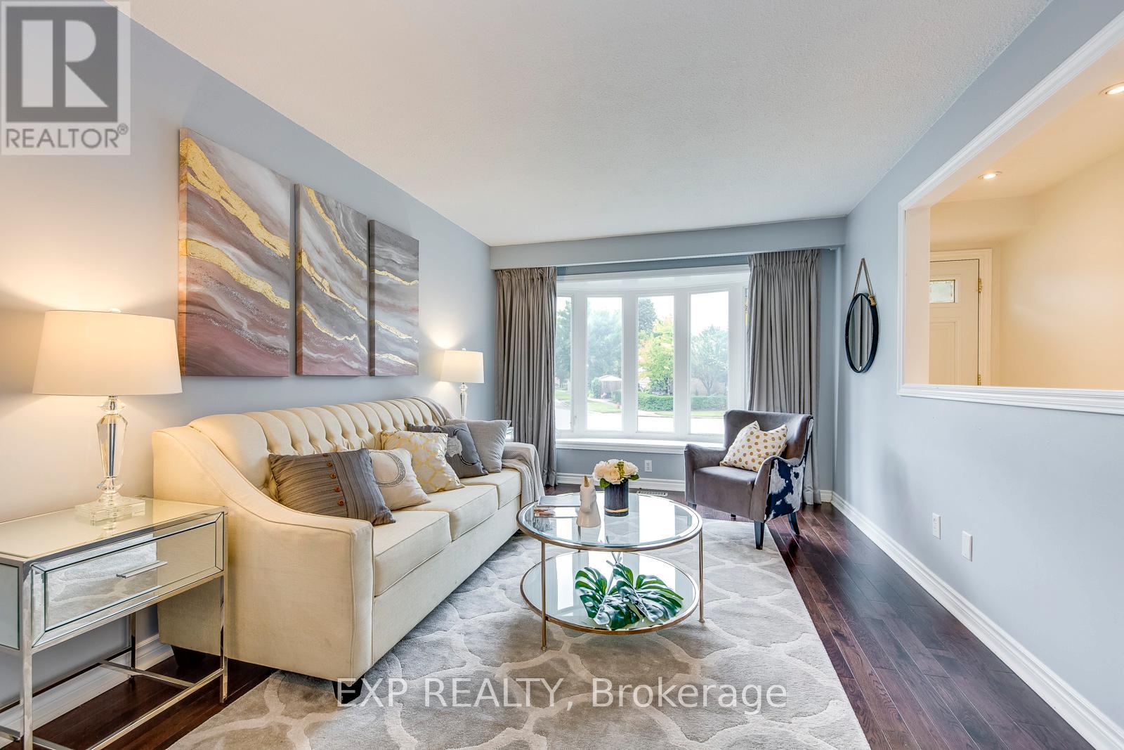102 ORSETT STREET, oakville (cp college park), Ontario