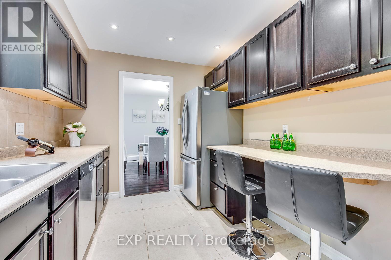 102 Orsett Street, Oakville, Ontario  L6H 2N9 - Photo 5 - W12181530