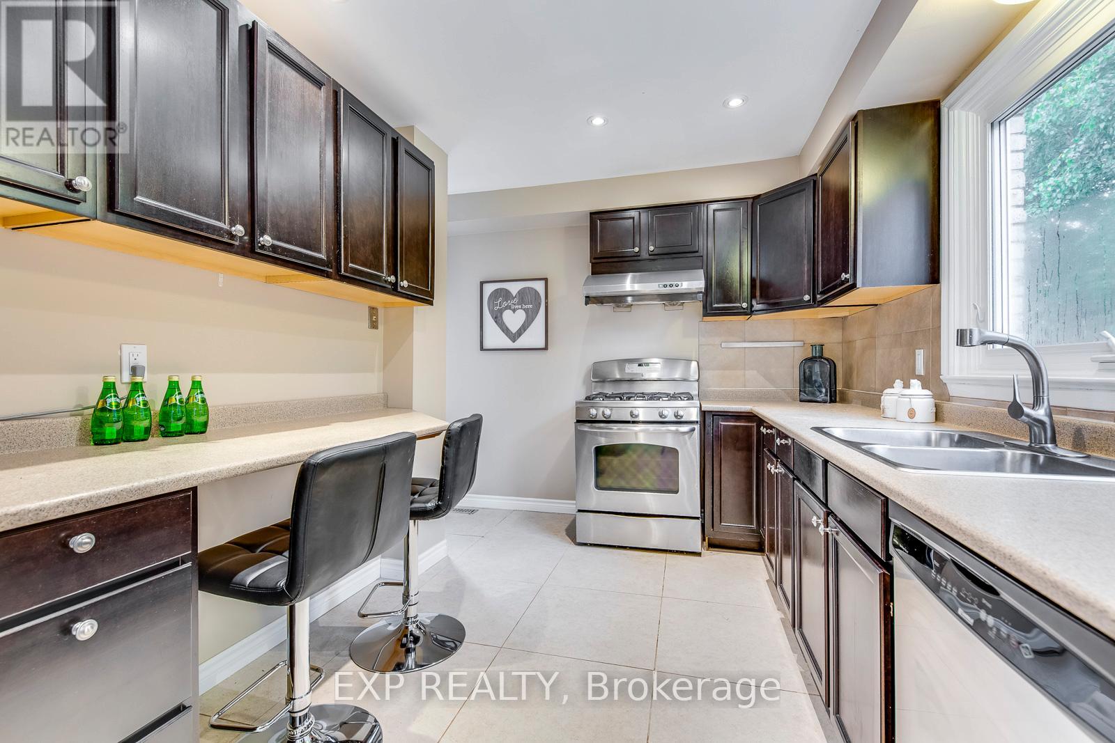 102 Orsett Street, Oakville, Ontario  L6H 2N9 - Photo 6 - W12181530