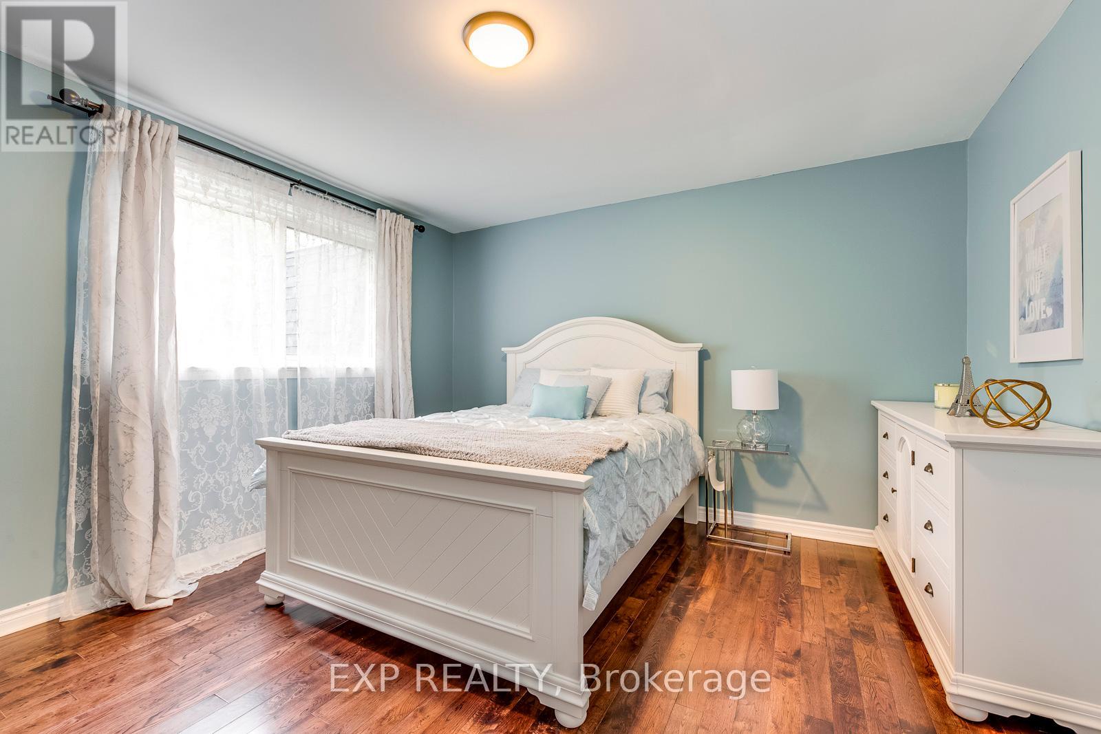102 Orsett Street, Oakville, Ontario  L6H 2N9 - Photo 7 - W12181530
