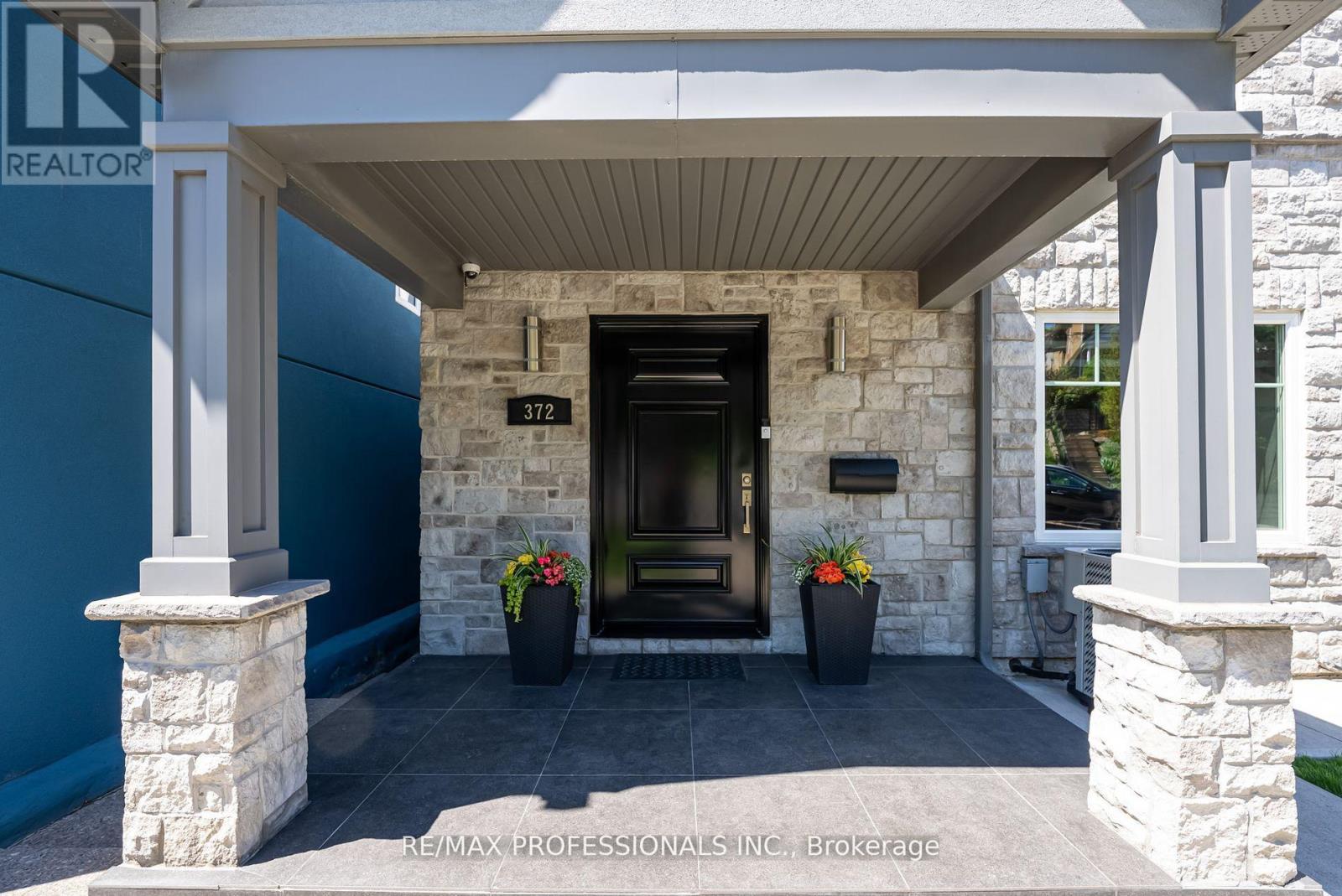 372 Silverthorn Avenue, Toronto, Ontario  M6M 3G9 - Photo 2 - W12181531