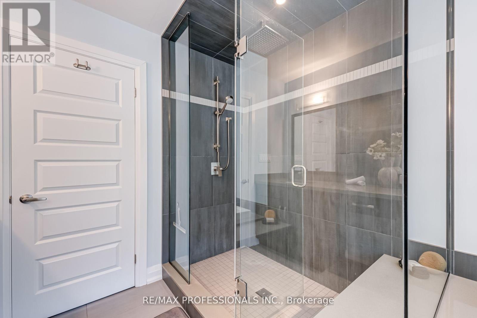 372 Silverthorn Avenue, Toronto, Ontario  M6M 3G9 - Photo 31 - W12181531