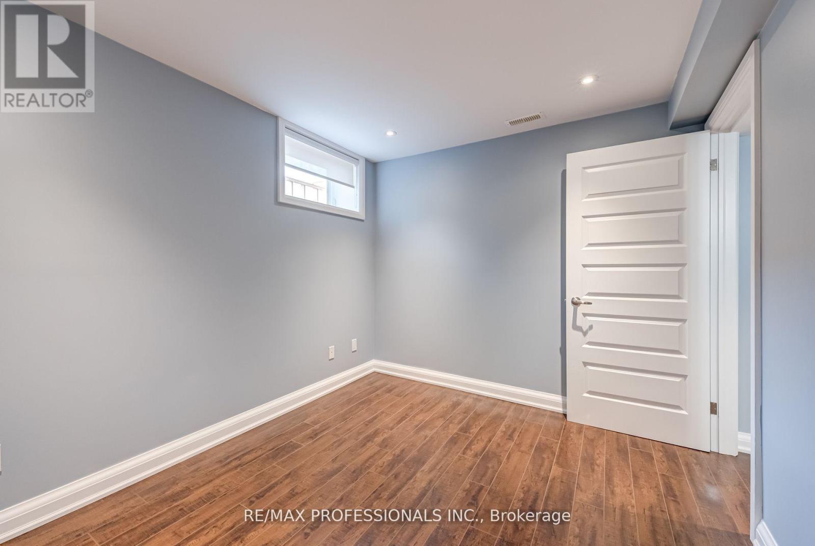 372 Silverthorn Avenue, Toronto, Ontario  M6M 3G9 - Photo 38 - W12181531