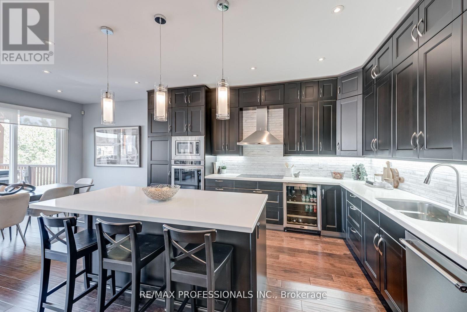 372 Silverthorn Avenue, Toronto, Ontario  M6M 3G9 - Photo 8 - W12181531