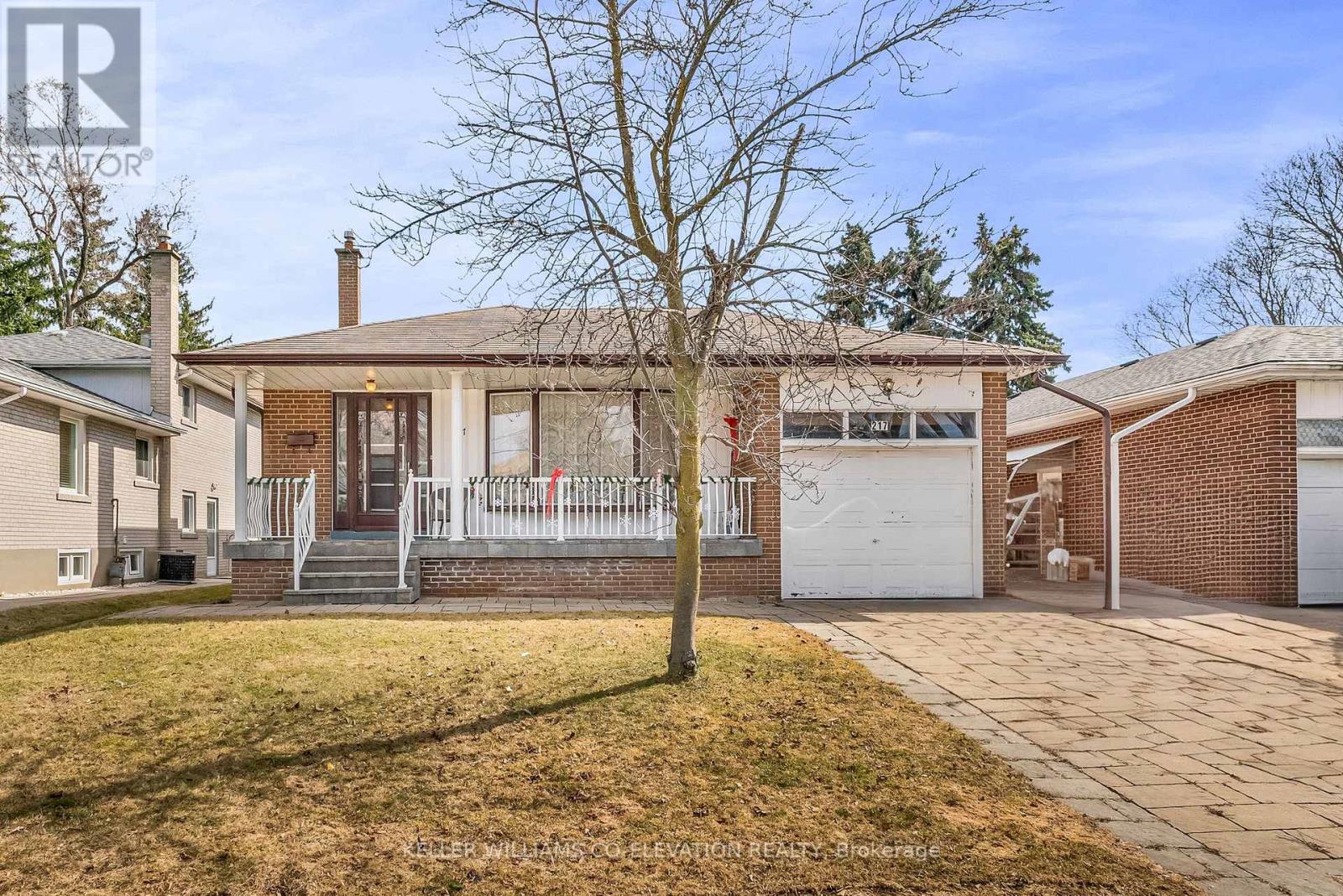 Property at 217 LA ROSE AVENUE image 2
