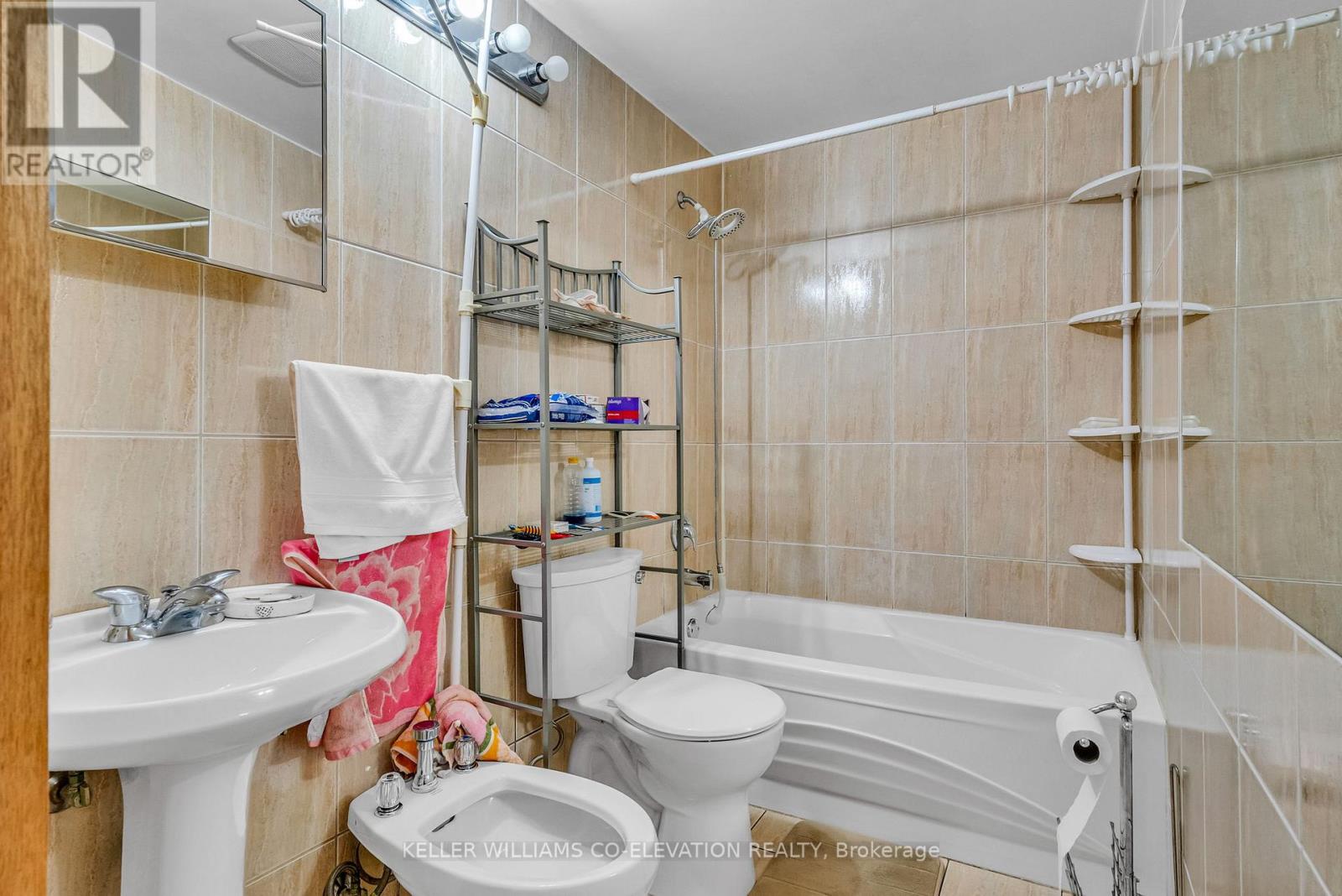 217 La Rose Avenue, Toronto (Willowridge-Martingrove-Richview), Ontario  M9P 1B6 - Photo 40 - W12181550