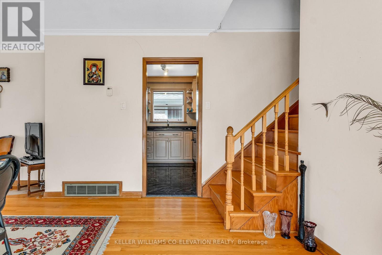 217 La Rose Avenue, Toronto (Willowridge-Martingrove-Richview), Ontario  M9P 1B6 - Photo 9 - W12181550