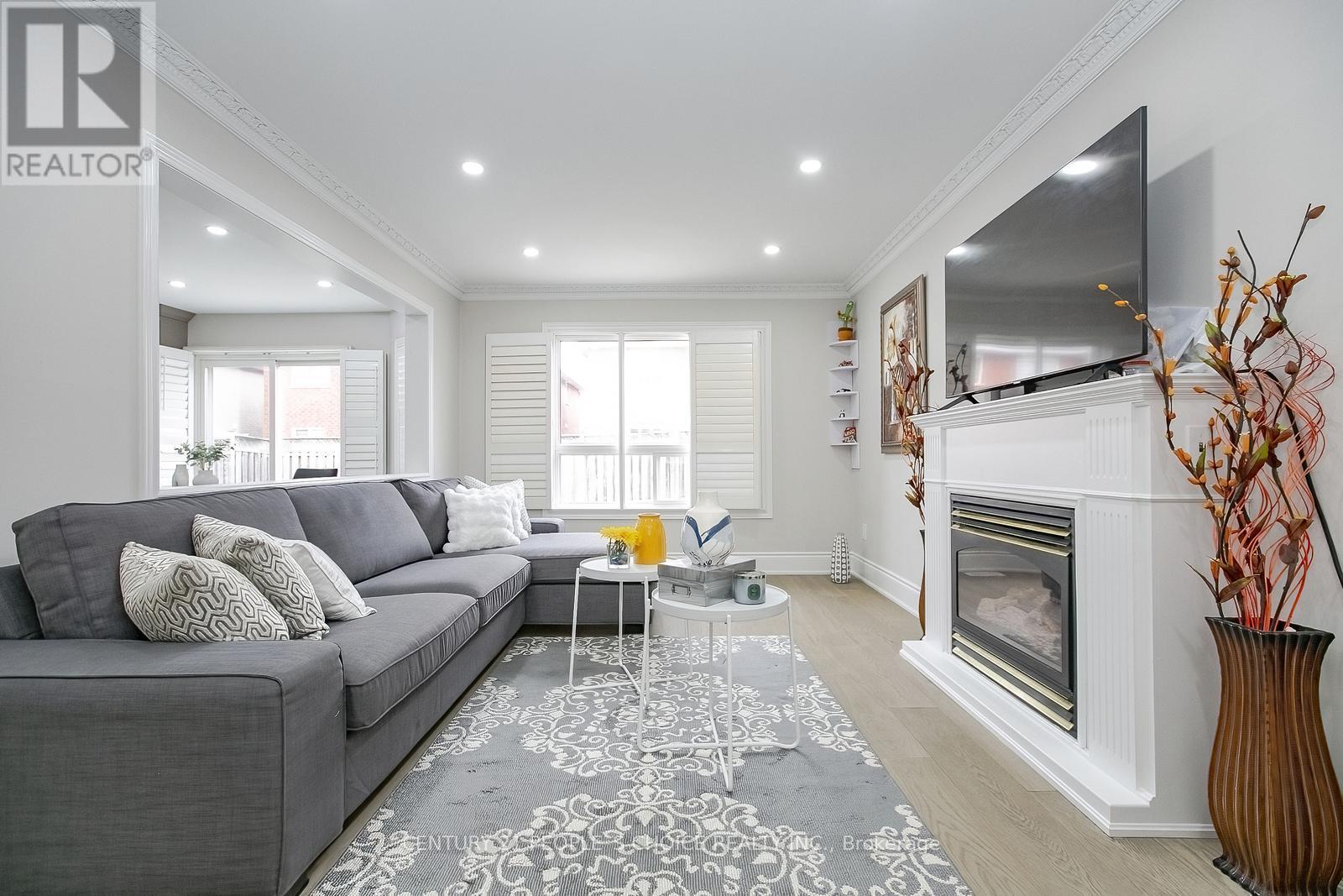 37 Deerglen Drive, Brampton (Sandringham-Wellington), Ontario  L6R 1M3 - Photo 10 - W12181568