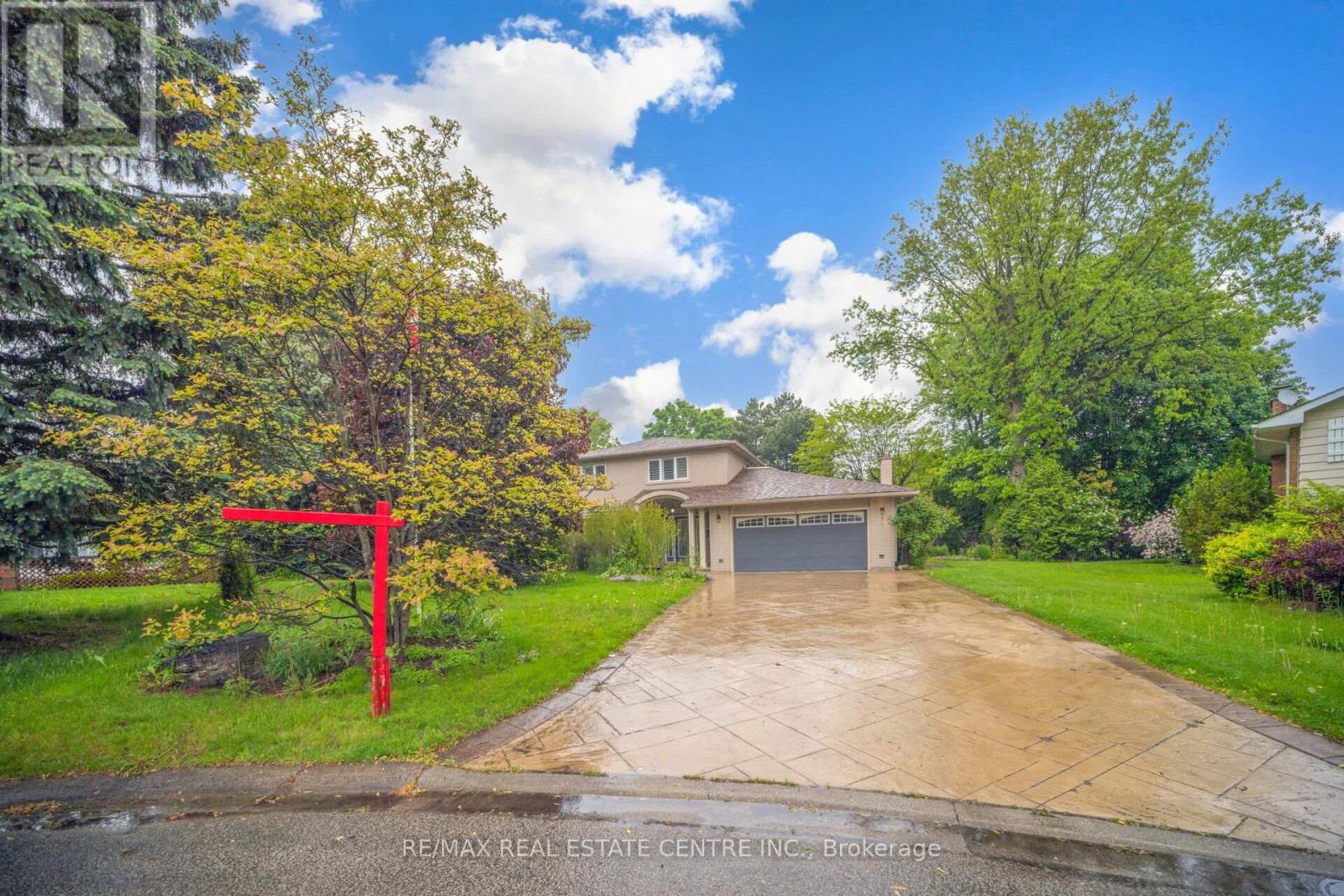 7 Heather Place, Brampton, Ontario  L6S 1E7 - Photo 3 - W12181608