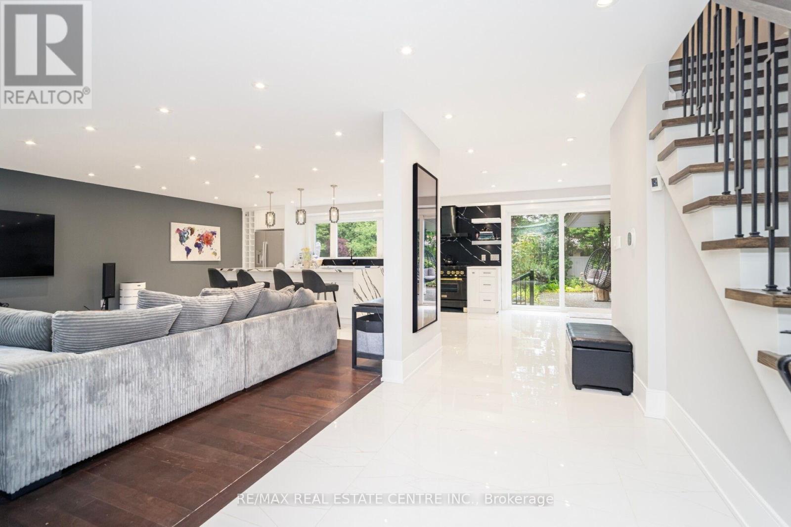 7 Heather Place, Brampton, Ontario  L6S 1E7 - Photo 4 - W12181608