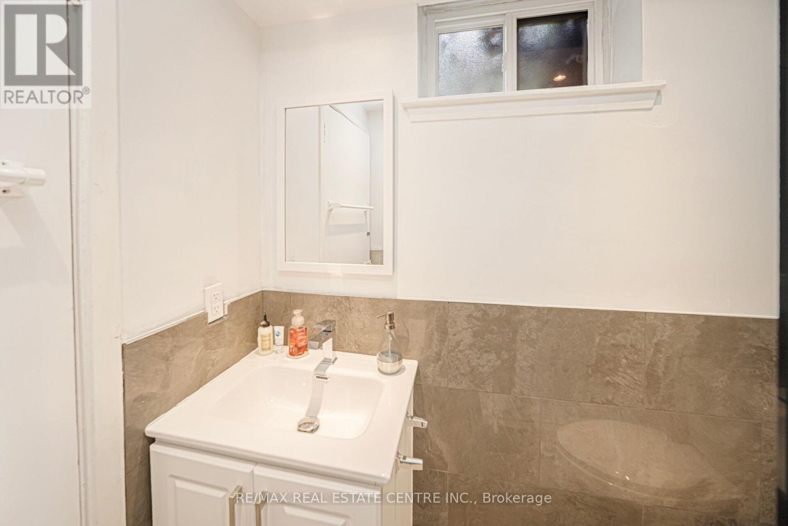 7 Heather Place, Brampton, Ontario  L6S 1E7 - Photo 45 - W12181608