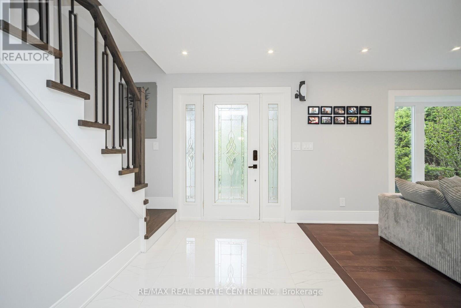 7 Heather Place, Brampton, Ontario  L6S 1E7 - Photo 5 - W12181608