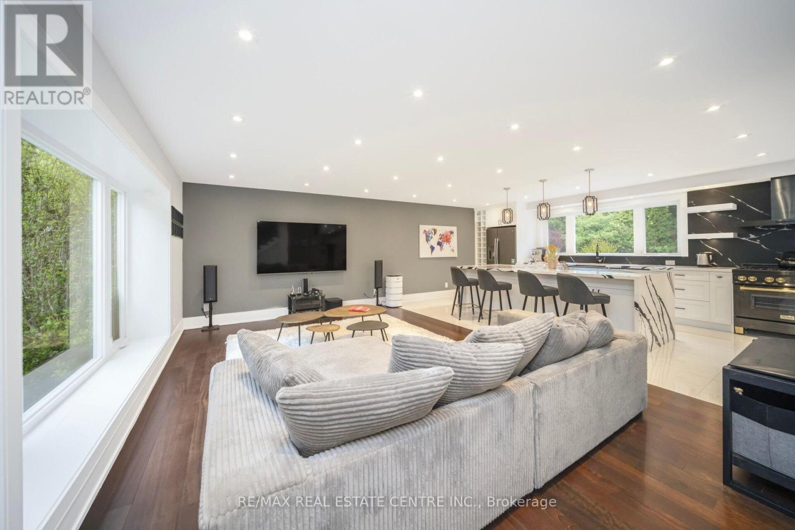 7 Heather Place, Brampton, Ontario  L6S 1E7 - Photo 7 - W12181608