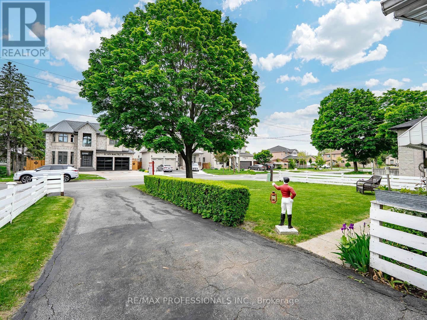 7638 Redstone Road, Mississauga, Ontario  L4T 2B9 - Photo 7 - W12181611