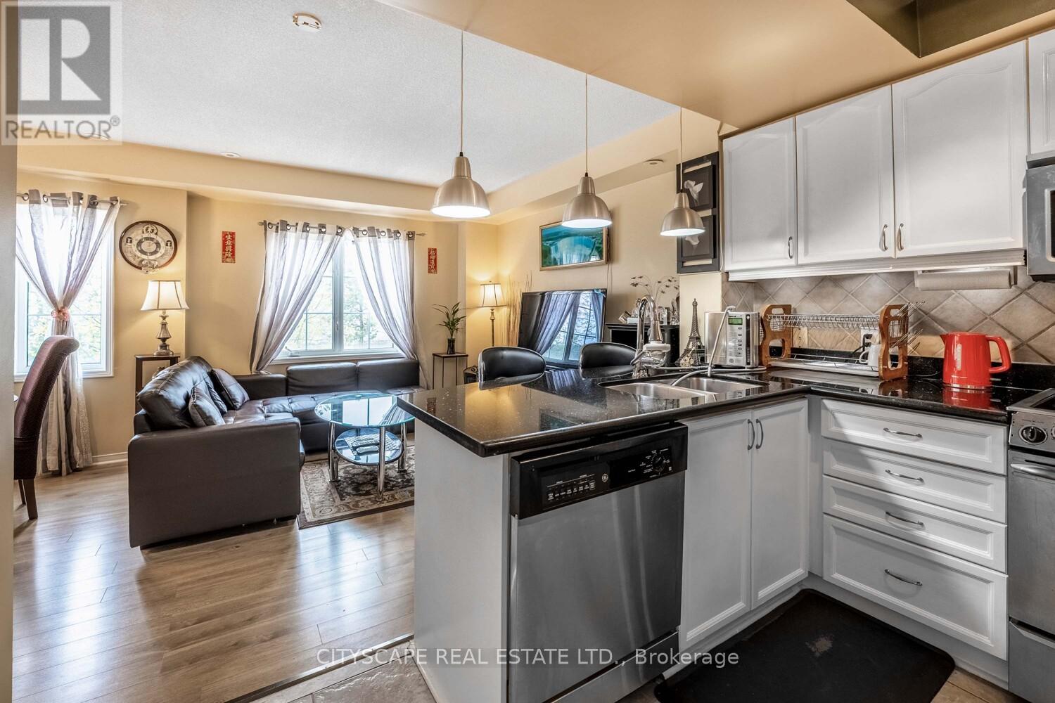 7 - 3055 Elmcreek Road, Mississauga, Ontario  L5B 4J9 - Photo 3 - W12181618