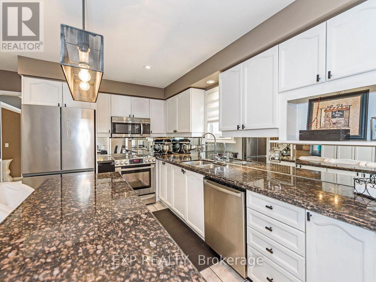 2460 Sixth Line, Oakville, Ontario  L6H 5Z8 - Photo 12 - W12181625