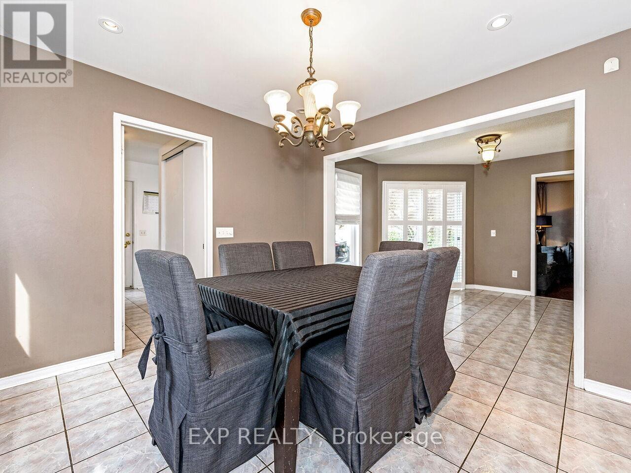 2460 Sixth Line, Oakville, Ontario  L6H 5Z8 - Photo 13 - W12181625