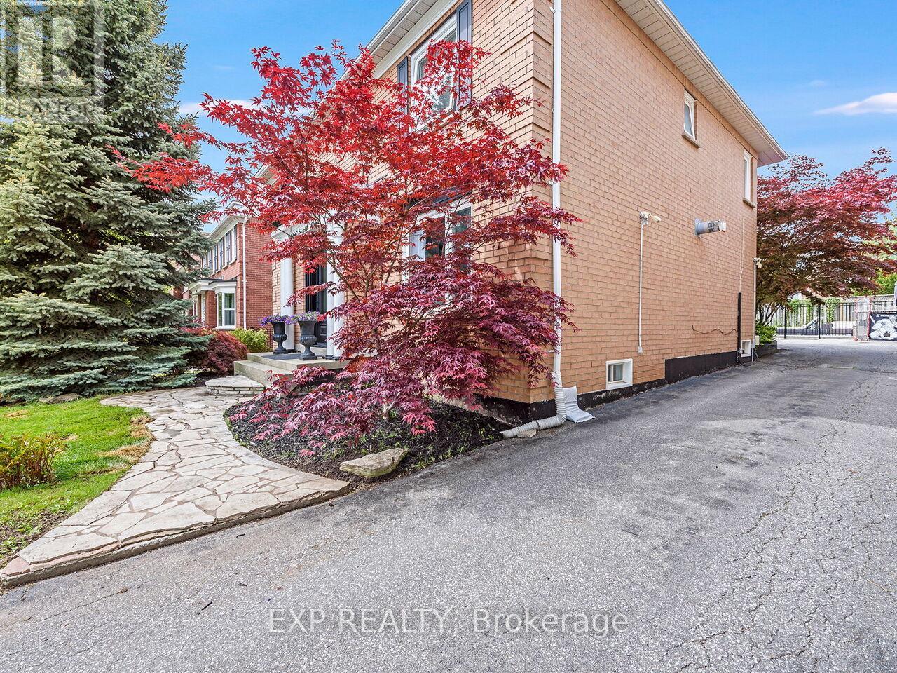 2460 Sixth Line, Oakville, Ontario  L6H 5Z8 - Photo 3 - W12181625