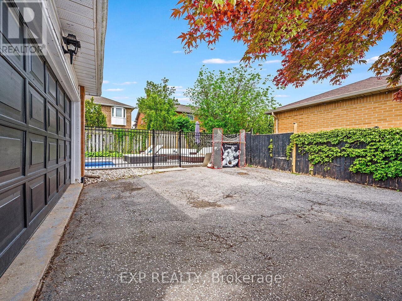 2460 Sixth Line, Oakville, Ontario  L6H 5Z8 - Photo 47 - W12181625