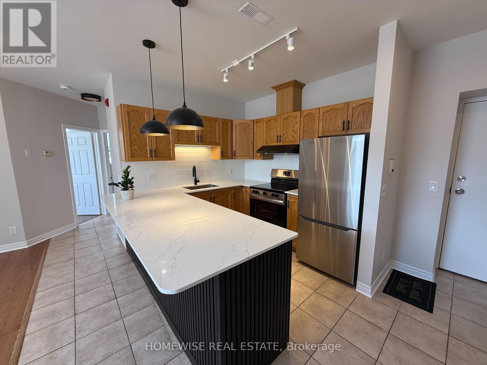 1 - 3635 Dundas Street W, Toronto (Runnymede-Bloor West Village), Ontario  M6S 2T2 - Photo 3 - W12181641