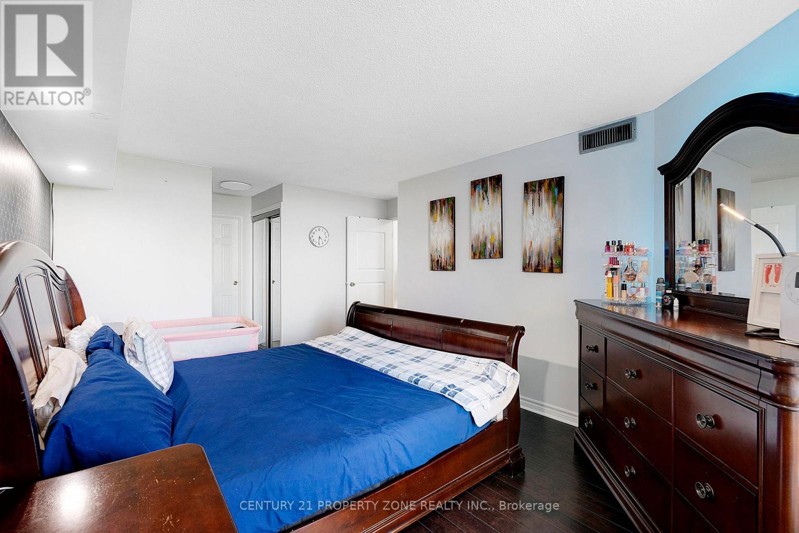 1411 - 5 Rowntree Road, Toronto (Mount Olive-Silverstone-Jamestown), Ontario  M9V 5G9 - Photo 12 - W12181656