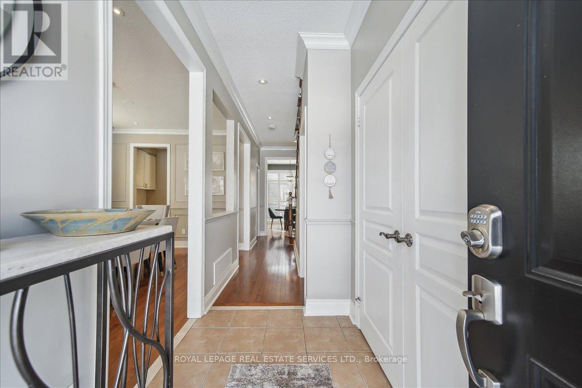 2313 Blue Oak Circle, Oakville, Ontario  L6M 5J3 - Photo 7 - W12181668