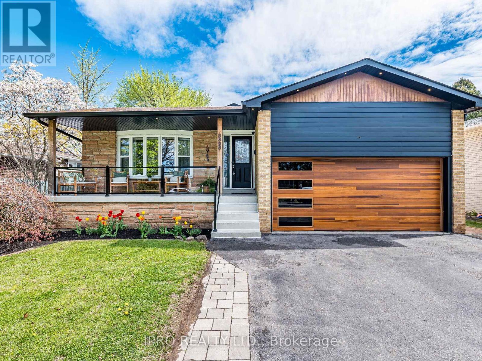 3525 Burningelm Crescent, Mississauga, Ontario  L4Y 3L2 - Photo 1 - W12181679