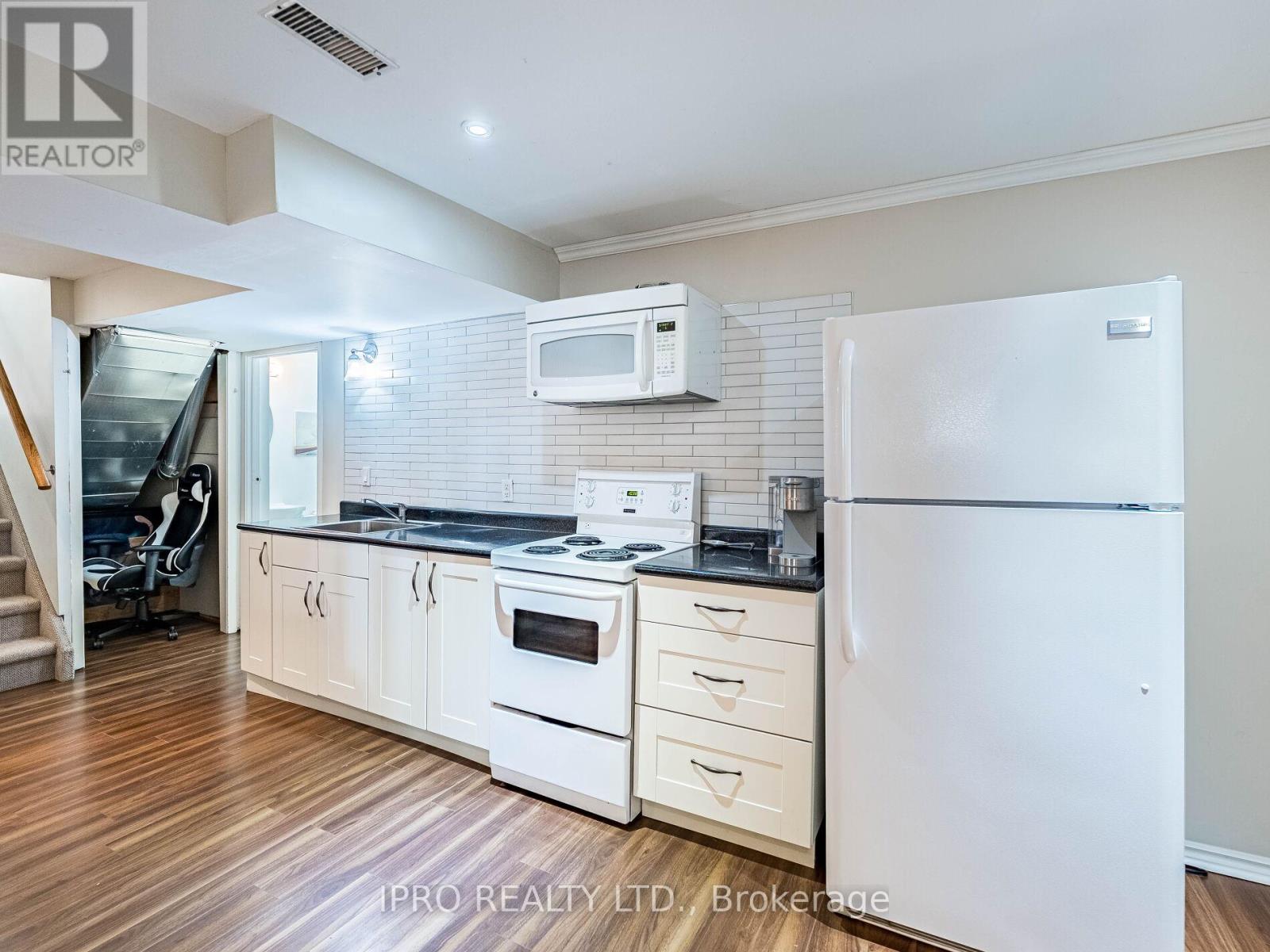 3525 Burningelm Crescent, Mississauga, Ontario  L4Y 3L2 - Photo 37 - W12181679